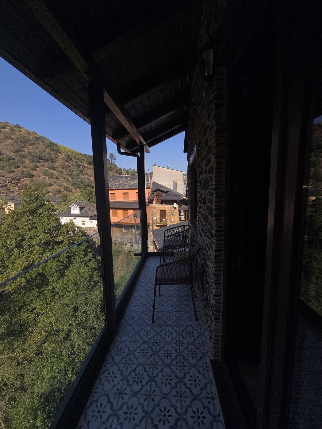Balcón con vistas a la sierra de la Suite La Parra